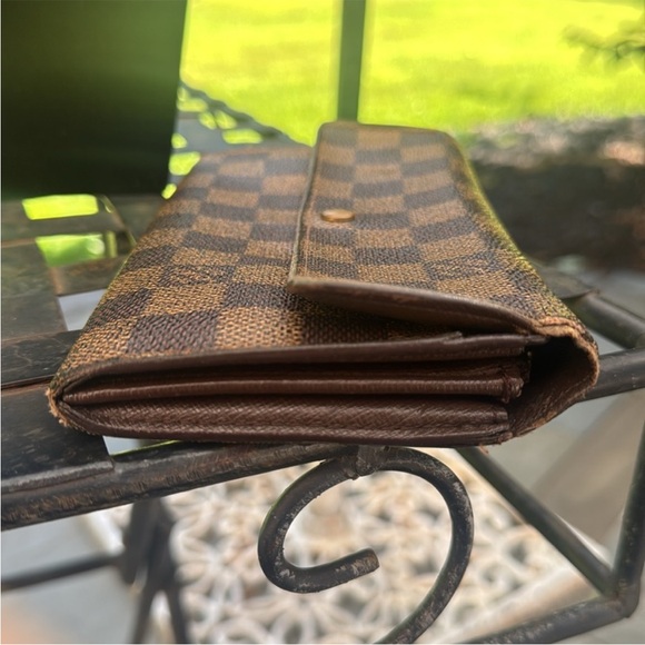 Louis Vuitton Checkered Wallet with Button Closure - Picture 12 of 12